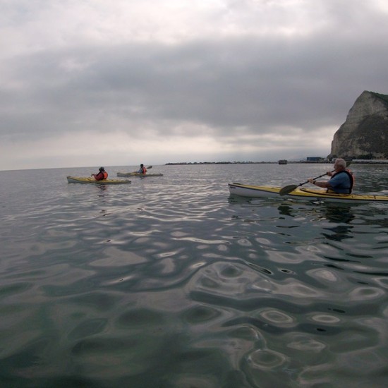 Открийте сезона с „Урок по морски каякинг или сърфски каяк за начинаещи“ от Makaroon
