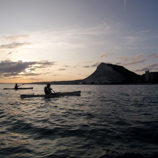 Открийте сезона с „Урок по морски каякинг или сърфски каяк за начинаещи“ от Makaroon