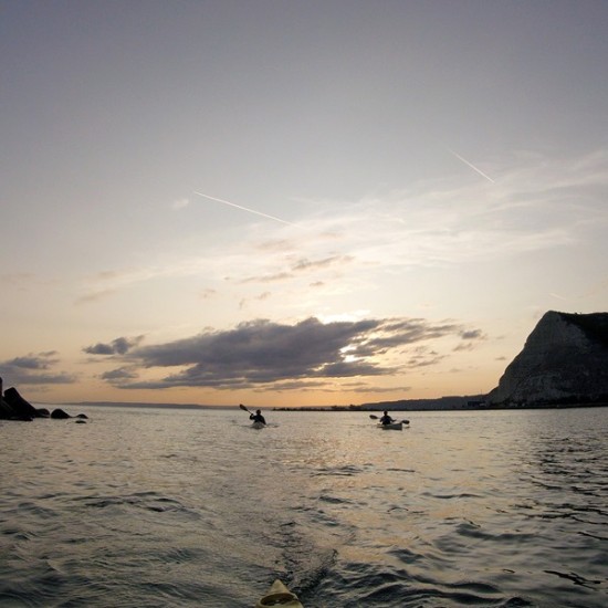 Открийте сезона с „Урок по морски каякинг или сърфски каяк за начинаещи“ от Makaroon