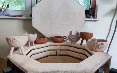 Създаване на уникалност с глина: Уъркшоп по керамика и грънчарство