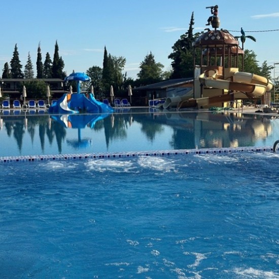 Прекарайте една незабравима почивка с 2 нощувки за двама + ползване на минерален басейн в комплекс Варвара от Makaroon