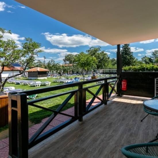 Прекарайте една незабравима почивка с 2 нощувки за двама + ползване на минерален басейн в комплекс Варвара от Makaroon