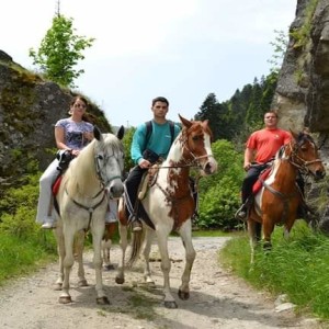 АТВ, конна езда и пикник край Боровец – мечтаната почивка за двама