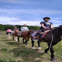 Романтична разходка за двама на кон и обяд сред дивата природа на Боровец