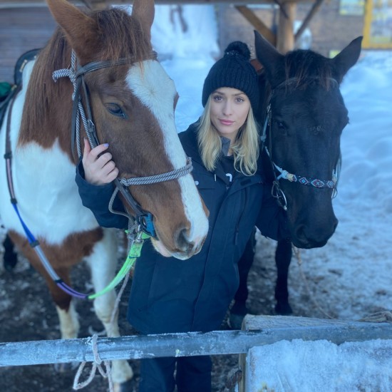 Романтична разходка с кон и обяд сред дивата природа на Боровец от Makaroon