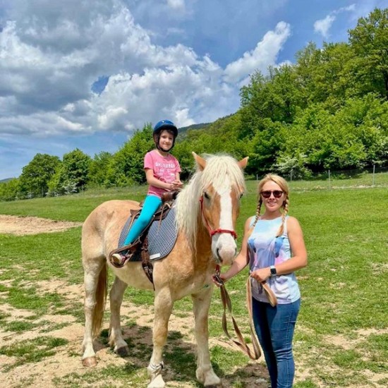 Спокойствие, красота и... коне - насладете се на Конна езда из природата на Стара планина и с. Кърнаре от Makaroon Спокойствие, красота и... коне - насладете се на Конна езда из природата на Стара планина и с. Кърнаре от Makaroon