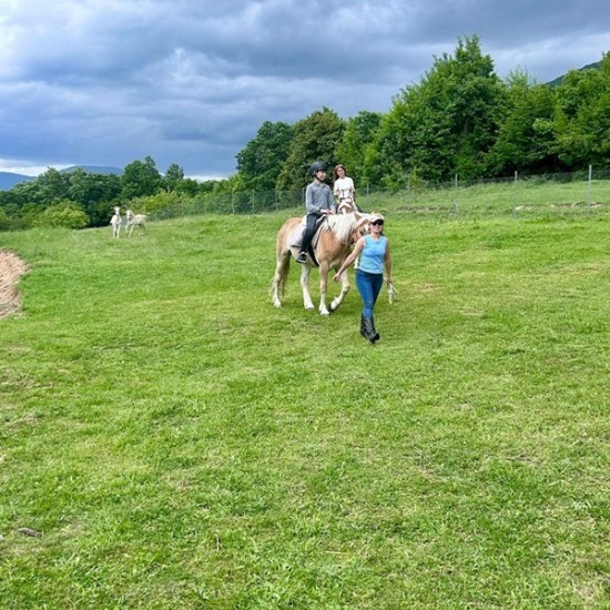 Спокойствие, красота и... коне - насладете се на Конна езда из природата на Стара планина и с. Кърнаре от Makaroon Спокойствие, красота и... коне - насладете се на Конна езда из природата на Стара планина и с. Кърнаре от Makaroon