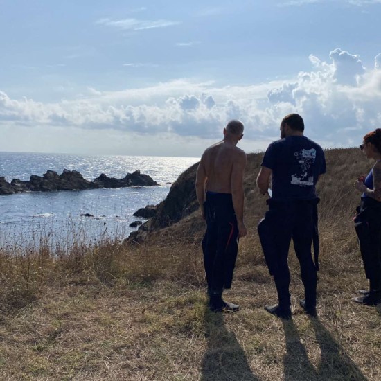 Изследвайте дълбините на морето с „PADI Discover Scuba Diving в море“ от Makaroon