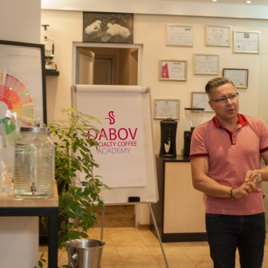 Усъвършенствайте изкуството за направа на кафе с „Курс Бариста Любител“ от Makaroon