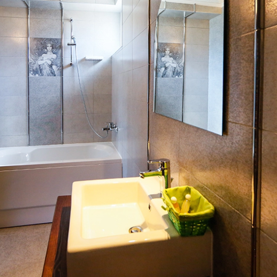 Подарете си една пълноценна почивка с Нощувка за двама + закуска в къща за гости Калпаците в с. Скребатно от Makaroon