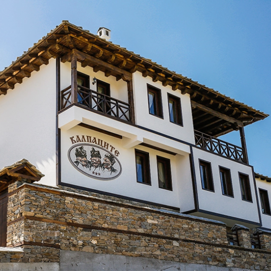 Подарете си една пълноценна почивка с Нощувка за двама + закуска в къща за гости Калпаците в с. Скребатно от Makaroon