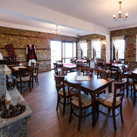 Подарете си една пълноценна почивка с Нощувка за двама + закуска в къща за гости Калпаците в с. Скребатно от Makaroon