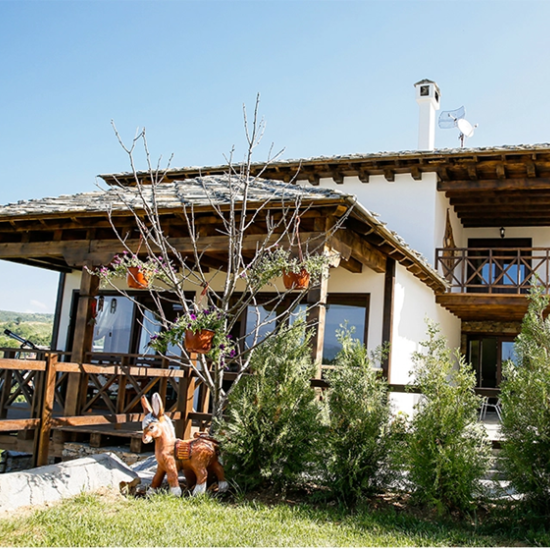 Подарете си една пълноценна почивка с Нощувка за двама + закуска в къща за гости Калпаците в с. Скребатно от Makaroon