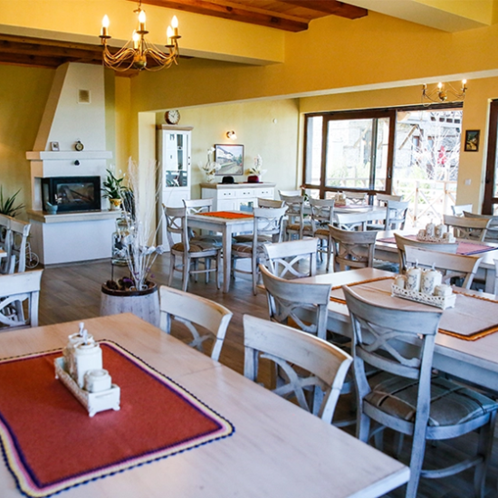 Подарете си една пълноценна почивка с Нощувка за двама + закуска в къща за гости Калпаците в с. Скребатно от Makaroon