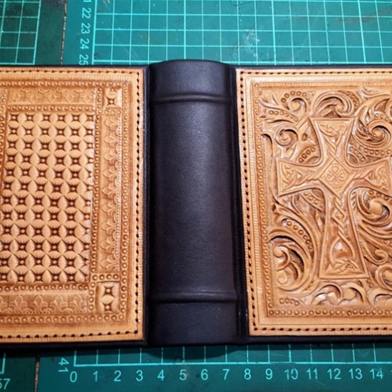 Immerse yourself in the magic of bookbinding and create your own notebook in Veliko Tarnovo from Makaroon Immerse yourself in the magic of bookbinding and create your own notebook in Veliko Tarnovo from Makaroon