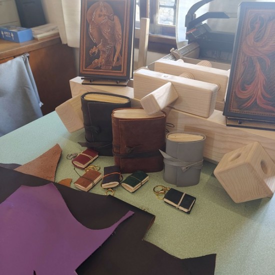 Опознайте света на нишките с Работилница по тъкане в Център за приложни изкуства и занаяти „Къщата“ от Makaroon