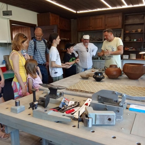 Опознайте света на нишките с Работилница по тъкане в Център за приложни изкуства и занаяти „Къщата“ от Makaroon