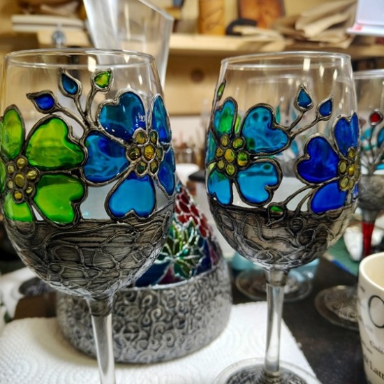 Магията на стъклото: Сътворете своя чаша за вино във Велико Търново от Makaroon Магията на стъклото: Сътворете своя чаша за вино във Велико Търново от Makaroon