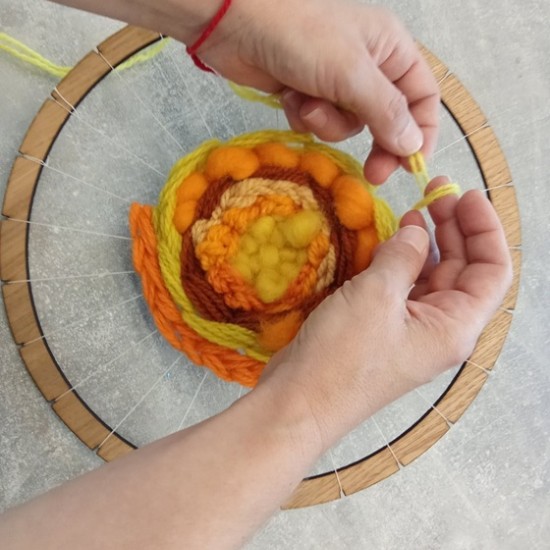 Опознайте света на нишките с Работилница по тъкане в Център за приложни изкуства и занаяти „Къщата“ от Makaroon