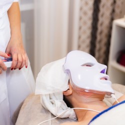 Фототерапия с LED маска за възстановяване на кожата в Пловдив Фототерапия с LED маска за възстановяване на кожата в Пловдив