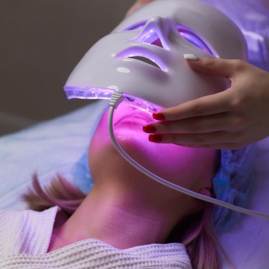 Усетете ползите от Фототерапията с LED маска за възстановяване на кожата в Пловдив - от Makaroon Усетете ползите от Фототерапията с LED маска за възстановяване на кожата в Пловдив - от Makaroon