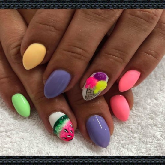 Удължаване на маникюр с гел + гел лак + декорация в Пловдив от Makaroon