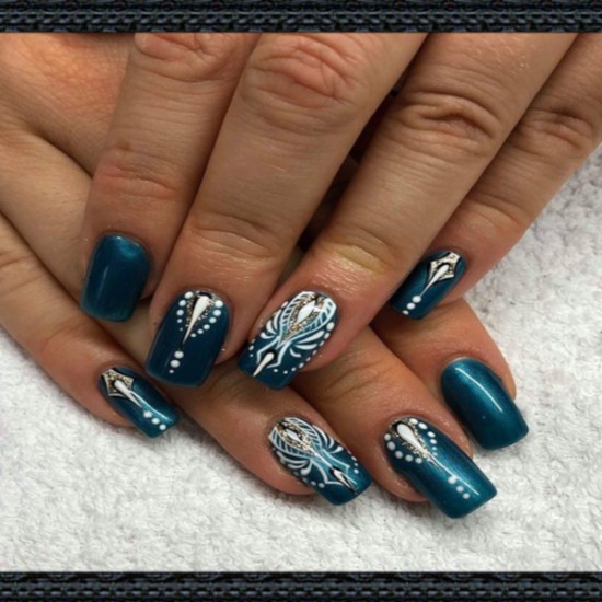 Удължаване на маникюр с гел + гел лак + декорация в Пловдив от Makaroon