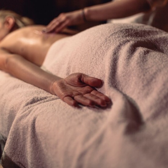 Почивка за тялото и ума с "Релаксиращ масаж на цяло тяло + Mасаж на лице с шоколад в Пловдив" oт Makaroon