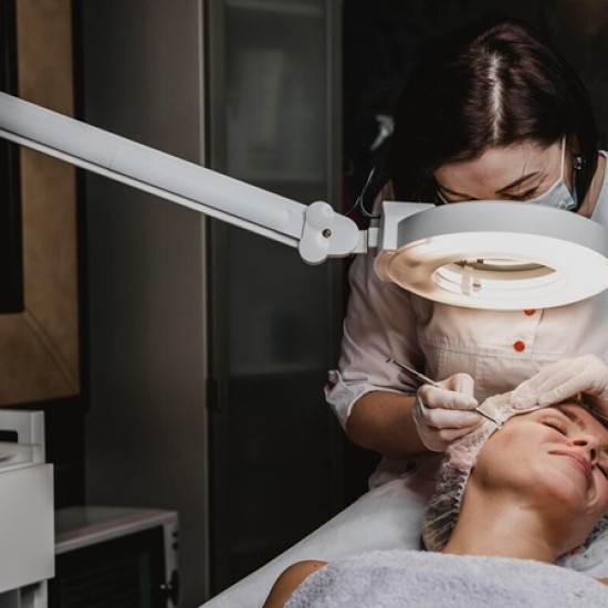 Нова визия с "Почистване на лице + маникюр с гел лак" в Пловдив oт Makaroon