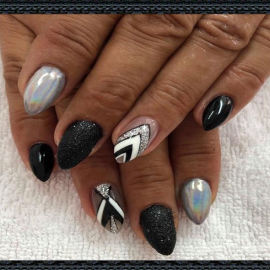 Маникюр с гел лак и декорация по избор в Пловдив от Makaroon