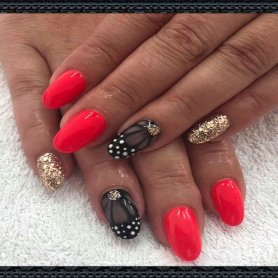 Маникюр с гел лак и декорация по избор в Пловдив от Makaroon