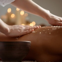 Пакет грижа с "Релаксиращ масаж на цяло тяло + Сешоар и измиване" в Пловдив