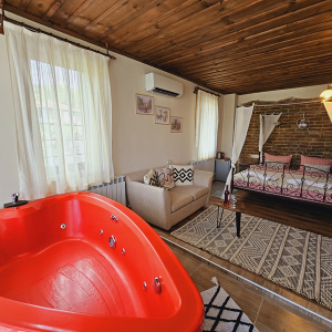 Нощувка за двама в стая Делукс в Панорама Хаус, с. Лещен