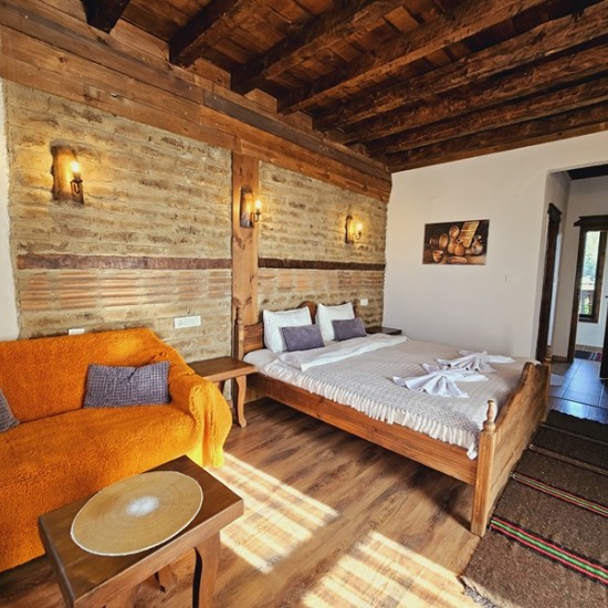 Далеч от града сред природата с "Нощувка в стая Стандарт в Панорама Хаус, с. Лещен" от Makaroon Далеч от града сред природата с "Нощувка в стая Стандарт в Панорама Хаус, с. Лещен" от Makaroon