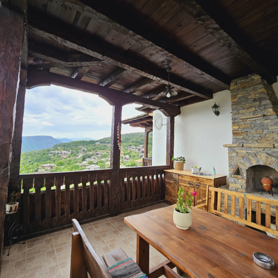 Далеч от града сред природата с "Нощувка в стая Стандарт в Панорама Хаус, с. Лещен" от Makaroon Далеч от града сред природата с "Нощувка в стая Стандарт в Панорама Хаус, с. Лещен" от Makaroon