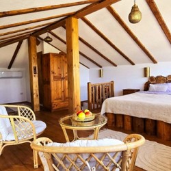 Сред природата с „Нощувка във Вила Панорама 2“ в с. Лещен