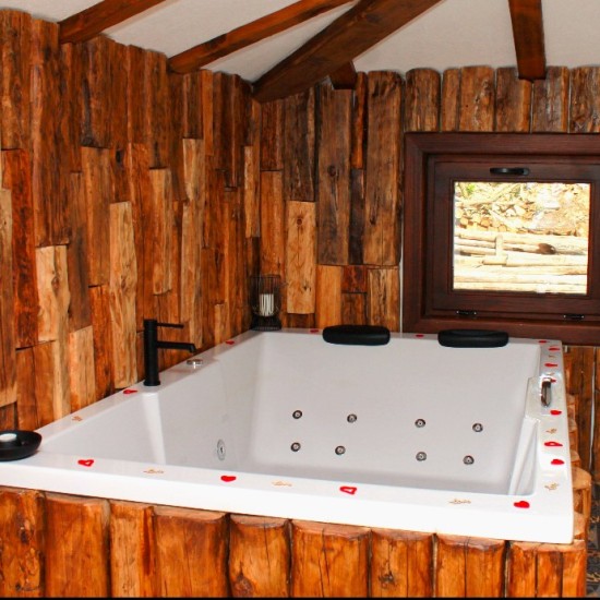 Уют, лукс и романтика във „Вила Панорама“ в с. Лещен от Makaroon