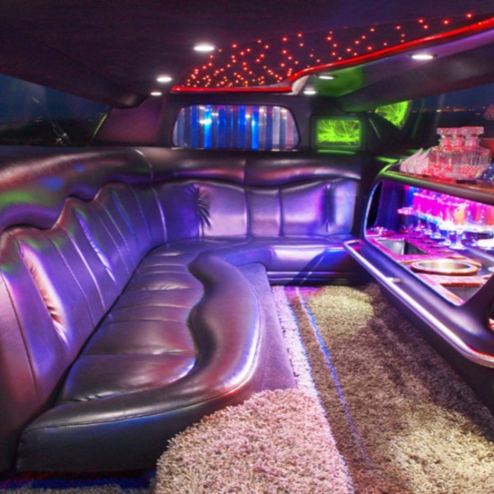 Направете празника си още по-специален с Разходка или парти с лимузина в София от Makaroon Направете празника си още по-специален с Разходка или парти с лимузина в София от Makaroon