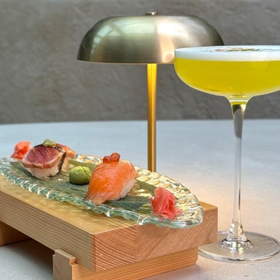 Насладете се на кулинарното изкуство на Азия с 6-степенна вечеря за двама в ресторант MIZU Sofia с Chef Lee от Makaroon