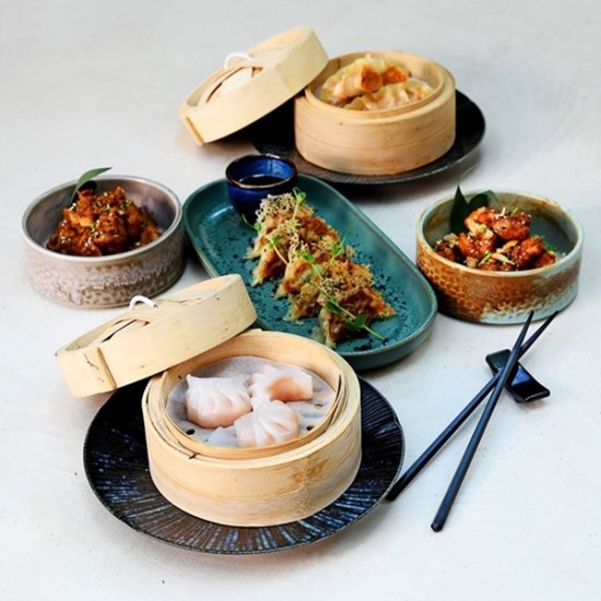 Насладете се на кулинарното изкуство на Азия с 6-степенна вечеря за двама в ресторант MIZU Sofia с Chef Lee от Makaroon