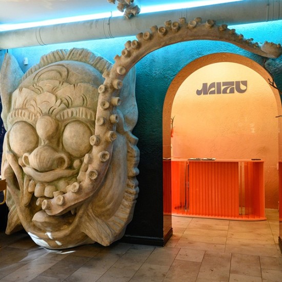 Насладете се на кулинарното изкуство на Азия с 6-степенна вечеря за двама в ресторант MIZU Sofia с Chef Lee от Makaroon