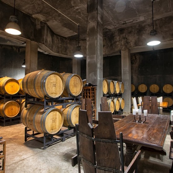 Подарете наситен вкус с "Винена дегустация в Шато Копса за двама" от Makaroon