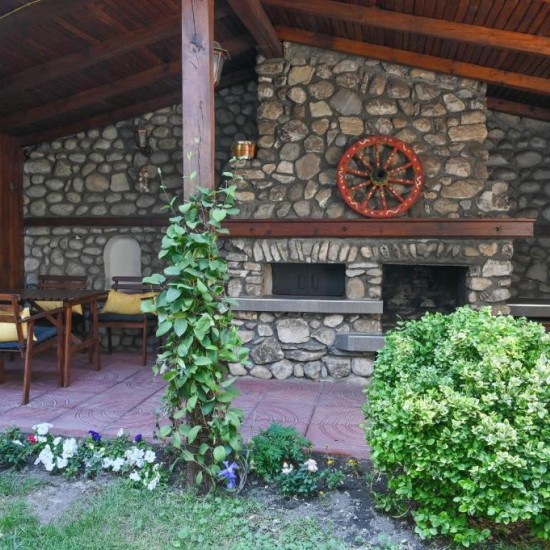 Насладете се на тишина и спокойствие с „Една нощувка в Marand Villas за трима’’ в Банско от Makaroon