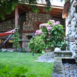 Заслужена почивка с „Уикенд в Marand Villas’’ – къщичка за трима в Банско