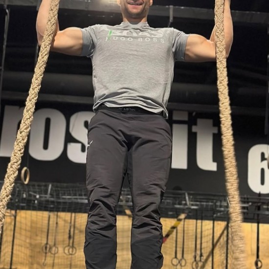 Form your dream action team with the "Team Track Challenge for Three" from Makaroon