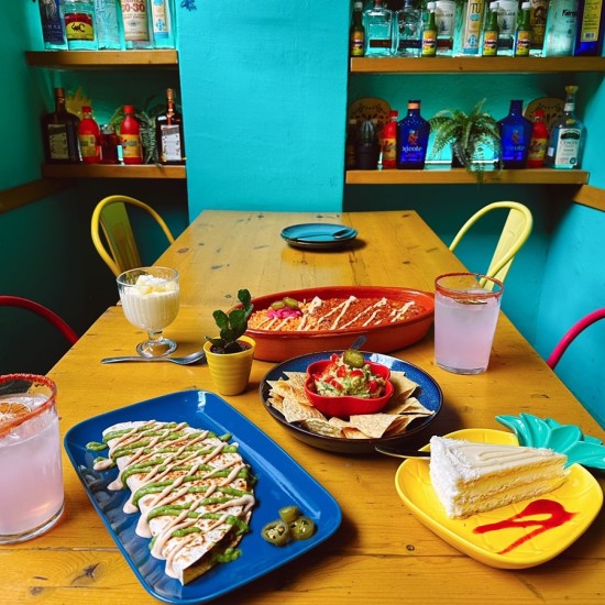 Мексиканска фиеста: Дегустация на четиристепенно меню за двама в Такотека от Макароон Мексиканска фиеста: Дегустация на четиристепенно меню за двама в Такотека от Макароон