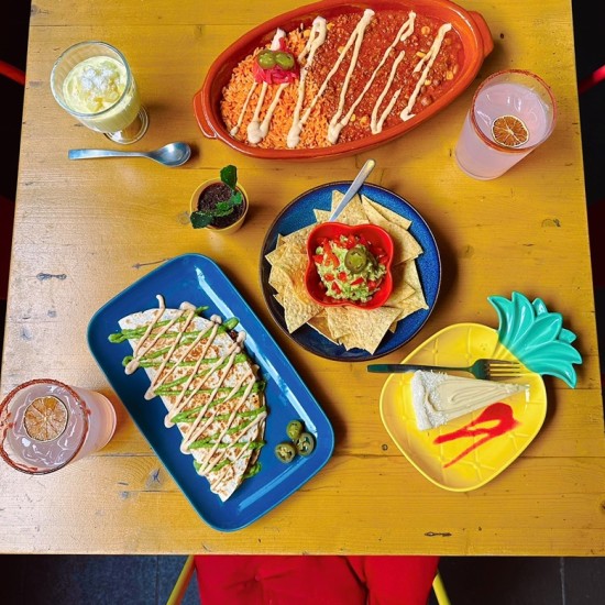 Мексиканска фиеста: Дегустация на четиристепенно меню за двама в Такотека от Макароон Мексиканска фиеста: Дегустация на четиристепенно меню за двама в Такотека от Макароон