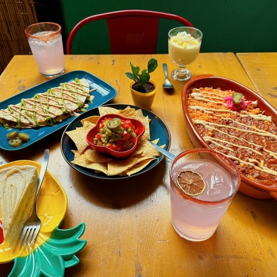 Мексиканска фиеста: Дегустация на четиристепенно меню за двама в Такотека от Макароон Мексиканска фиеста: Дегустация на четиристепенно меню за двама в Такотека от Макароон