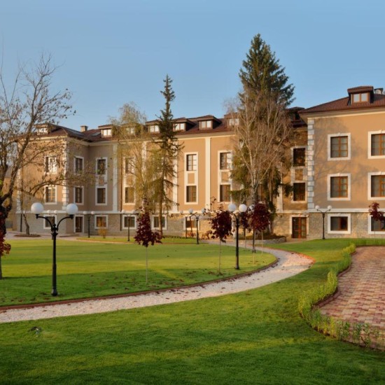 Подарете комфорт, вино и терпаия с ''Една нощувка и винотерапия за двама”  в Midalidare Hotel & Spa'' от Makaroon