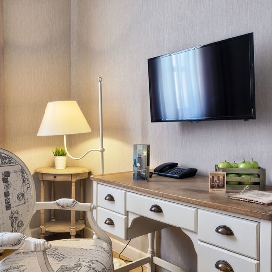 Подарете комфорт, вино и терпаия с ''Една нощувка и винотерапия за двама”  в Midalidare Hotel & Spa'' от Makaroon